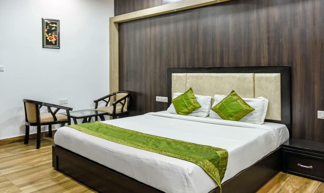 Treebo Red Petal Jalandhar Hotel Екстериор снимка