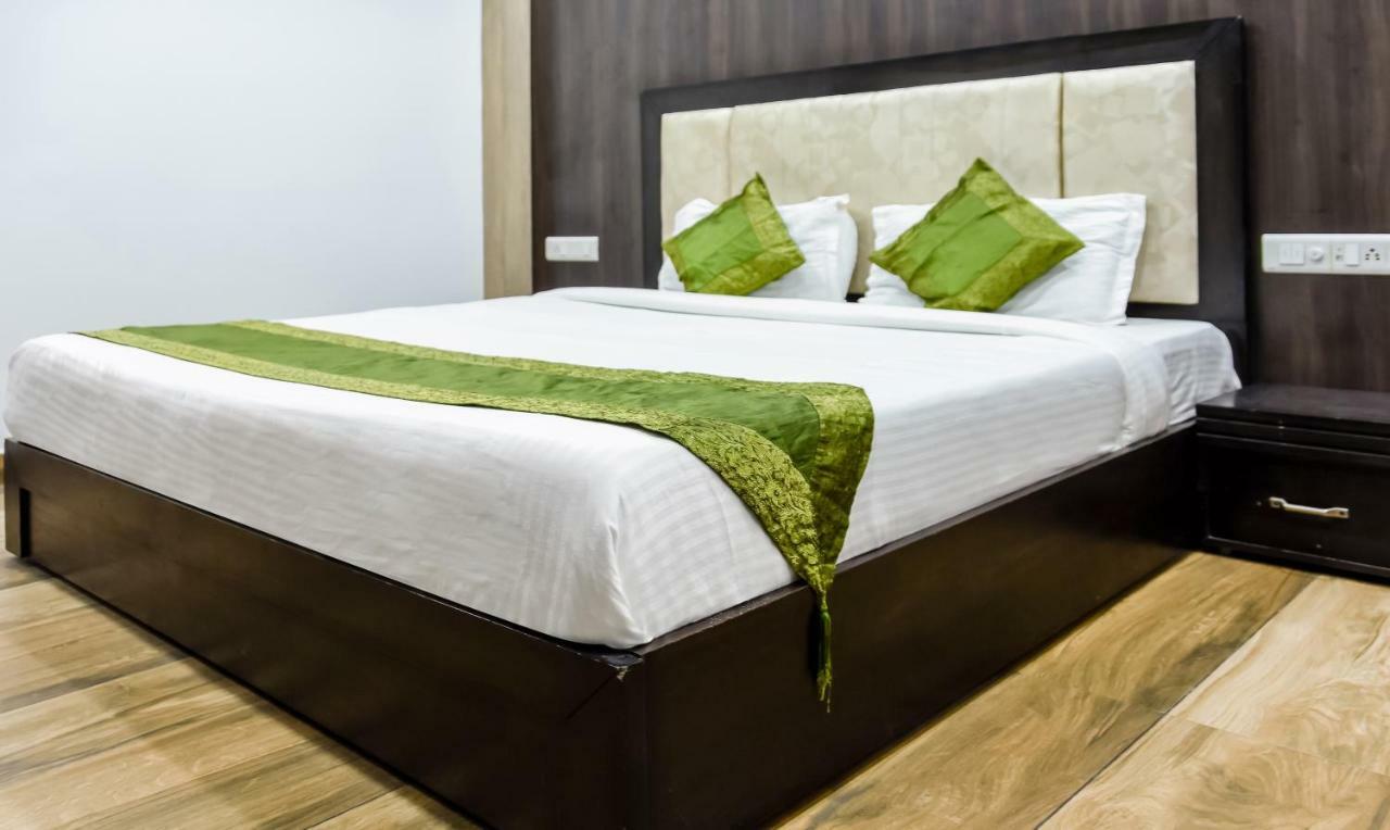 Treebo Red Petal Jalandhar Hotel Екстериор снимка