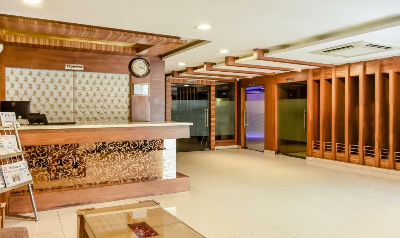 Treebo Red Petal Jalandhar Hotel Екстериор снимка